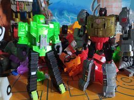 241852611_6530231830328189_5662861975742479502_n.jpg Sixbuilder-Aufrüstsatz für Tim Yeung Devastator