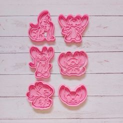 ee3bc101-9288-42d8-928f-b803d7b7be00.jpeg COUPEUR DE BISCUITS "STITCH ANGEL" (POINT DE CROIX)