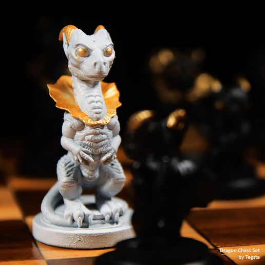 queen.jpg Dragon Chess Set