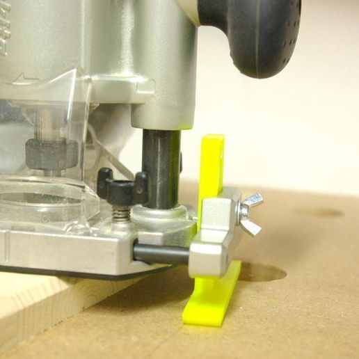 8a64ea7a1756fdf5993772ceeace6eb7_display_large.jpg Pied de support pour toupie Makita (ou autres)