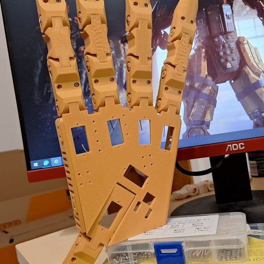Pic_two.jpeg Mano robótica motorizada imprimible en 3D - Kit DIY con servos MG90