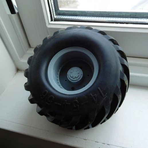 DSCN1174.JPG RC monster truck wheel