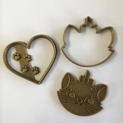 WhatsApp-Image-2022-01-13-at-15.08.48-1.jpeg Cookie cutters cookies Marie the kitty and heart with print
