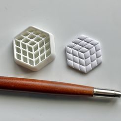 IMG_4096.jpg Tampon/coupeur combiné en cube - pour pâte polymère