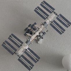 2020-02-23_16.42.37.jpg Wall mount for LEGO® International Space Station