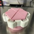 Коробка для игры в кости с механическим вращающимся верхом