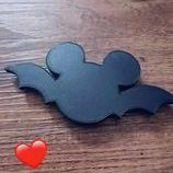 358232029_793835422220996_5090795057661218271_n.jpg Fichier STL Décor chauve-souris Mickey / Magnet / plateau à étages / décor couronne / bricolage enfant décorations Halloween / chauve-souris Mickey Disney・Modèle à télécharger et à imprimer en 3D