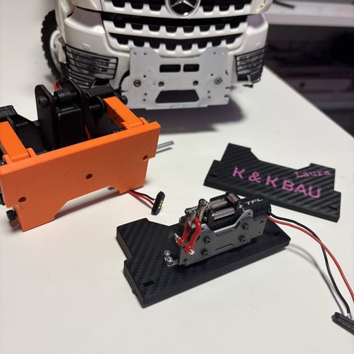IMG_2606.jpg Attachment plates Tamiya MB Arocs