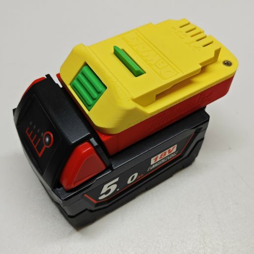 IMG_20231023_130717.jpg MILWAUKEE M18 on DEWALT Battery adapter