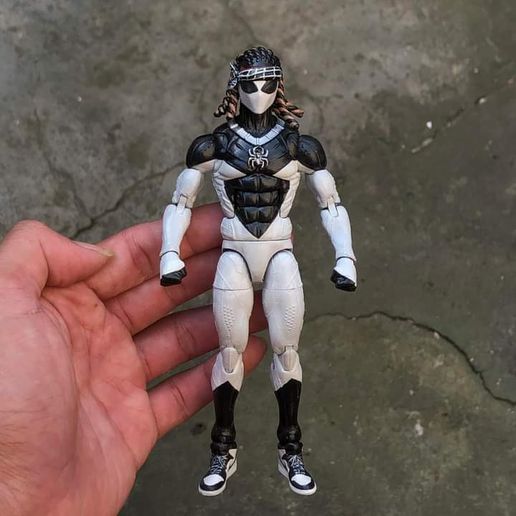 cdefa3d6-27d0-4b1f-b615-74afee8c1bb7.jpg metro spiderman