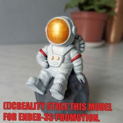 astronaut.jpg Бесплатный STL файл Астронавт сидит на Луне печатная модель・Объект для скачивания и 3D печати