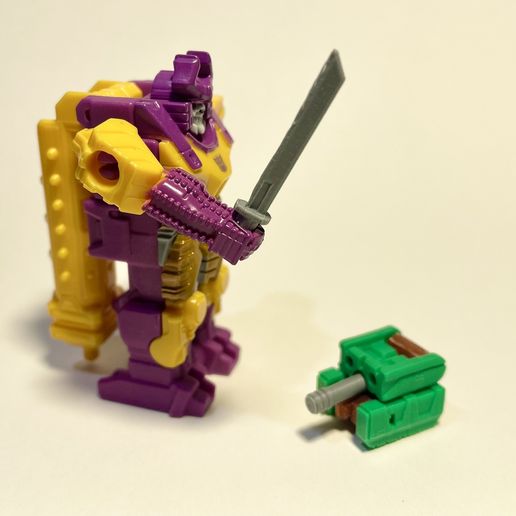 IMG_4491.jpeg kit de mejora g1 Bludgeon Quintus Prime para transformers POTP Prime Master Pretender