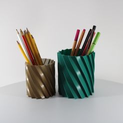 Pencil-holder-with-a-twist-by-Slimprint,-3D-Printable-Pencil-Organizer-1.jpg STL file Twisted Pencil Cup, Vase Mode & Shelled, Slimprint・3D printing template to download, Slimprint