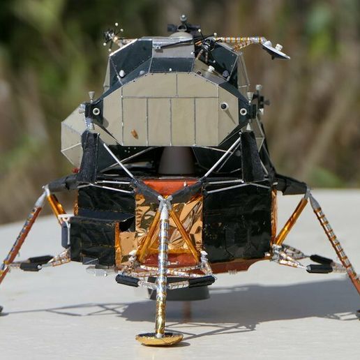 064c.jpg 1/48 - Apollo Lunar Module