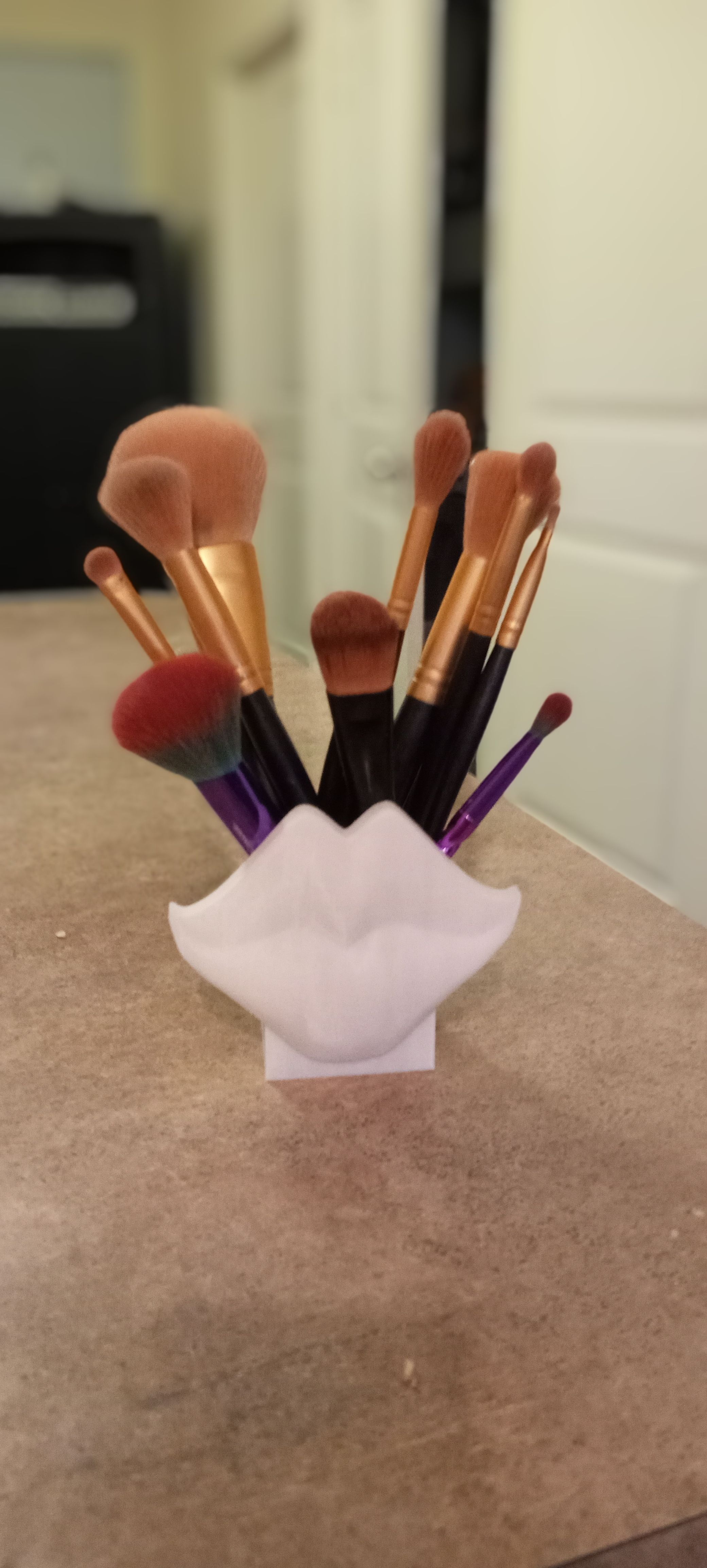 Download STL file makeup brush holder • 3D printing model • Cults