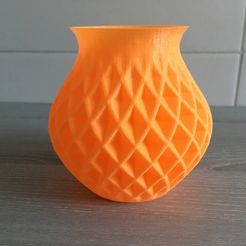 Doppelt gedrehte Vase