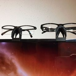 7aaa06e9-921d-4656-9f82-de9555c26299.jpeg 3D-Datei Brillenhalterung am Monitor kostenlos・Design für 3D-Drucker zum herunterladen