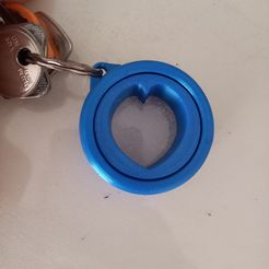 20230904_164147.jpg Rotating Keychain Holder - Print in Place - Heart / Ring