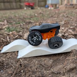 怪物卡车启动器套装（3 辆车 + 礼品盒 + 斜坡 + 曲折赛道）