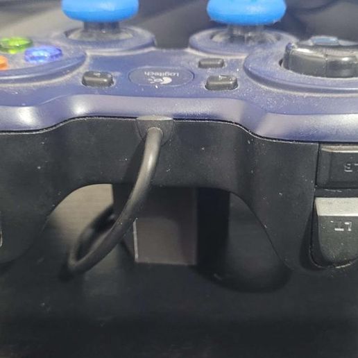 20230417_140142.jpg LOGITECH F310/F710 GAMEPAD / CONTROLLER STAND DOGE