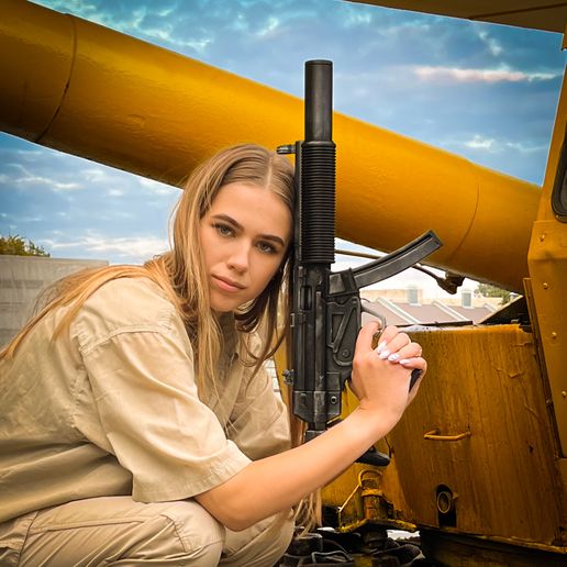 IMG_5088.jpg MP5 Submachine gun MP5SD prop