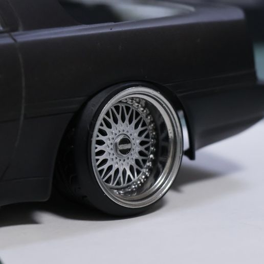 IMG_9780.jpg ÉCHELLE 1/24 SUPER RS 18"