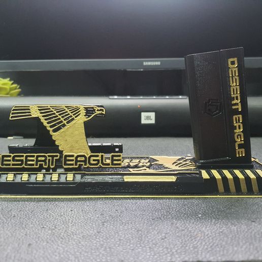 20250730_212930.jpg Desert Eagle 44 Kal. Display-Ständer