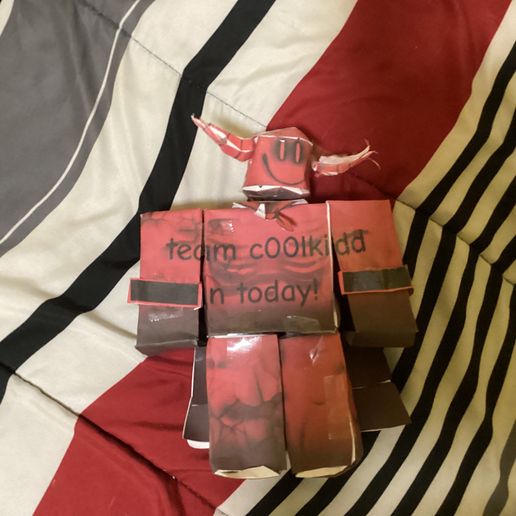 C00lkidd 里程碑 3 被遗忘者纸艺品