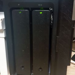 20231104_094425.jpg Cubierta LED Synology para DS215 - DS215+ - NVR1218