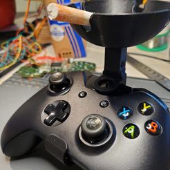 20200618_224149 (2).jpg Xbox one controller ashtray