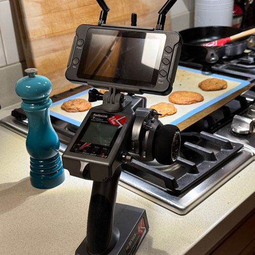 SoloGood 4.3" FPV Monitor GoPro-style mount