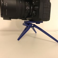IMG_0367.JPG Free 3D file Compact and foldable camera tripod・Template to download and 3D print