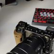 WhatsApp_Image_2021-09-20_at_17.47.18.jpeg Smallrig Ergonomic Grip for Sony a6400 for larger lenses.
