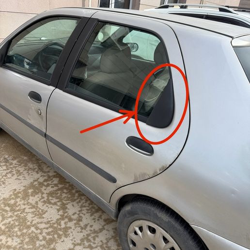 Fiat Palio rear door corner cover 715284sx