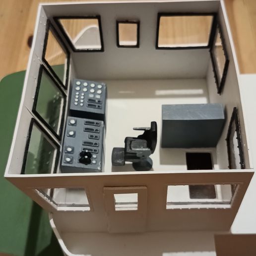 IMG_20230821_210846063_HDR.jpg Панель управления и электрическая коробка для модели корабля