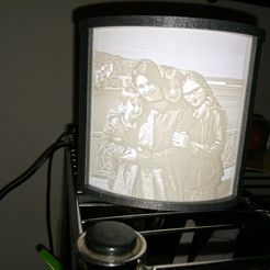 IMG_20180412_210330.jpg Fichier 3D gratuit Cadre de boîte en lithophane courbé - trou d'interrupteur de 20 mm et prise DC - Litophane - Litofania・Idée pour impression 3D à télécharger