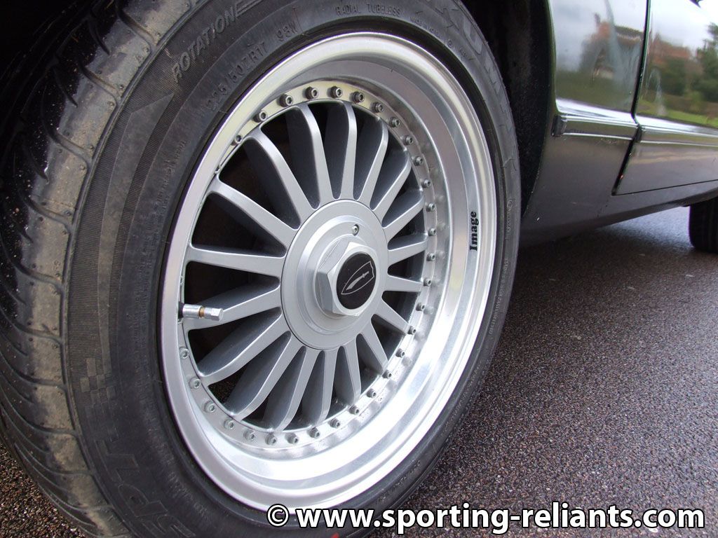 Middle Square Design Rims Download STL file Middlebridge wheel centre • 3D printable object ・ Cults