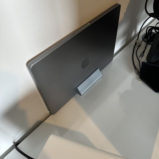 IMG_3223.jpeg Minimalist vertical laptop stand - space saving