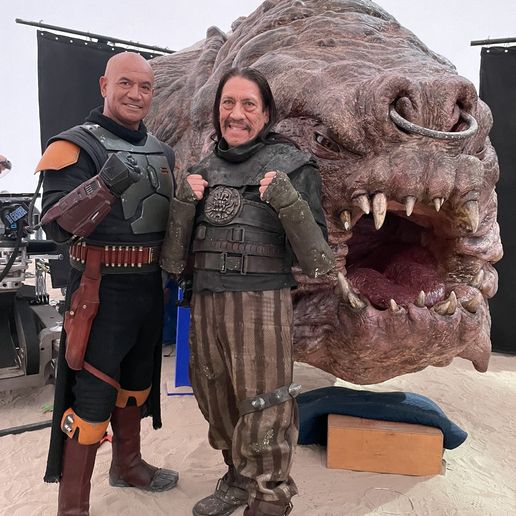 FJKjkeyXoAUnhpv.jpg RANCOR KEEPER DANNY TREJO, VINTAGE CUSTOM STAR WARS ACTION FIGURE, THE BOOK OF BOBA FETT, KENNER 3.75", CUSTOM 1/18 FIGURE