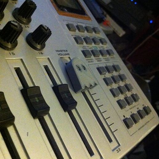 Ghostlyfader-maudio_display_large.JPG Ghostly Pro-Audio Fader, Crossfader, y surtido de perillas para mezcladores, midi, dj, etc.
