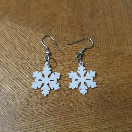 20211129_222413.jpg Christmas Flake Earrings