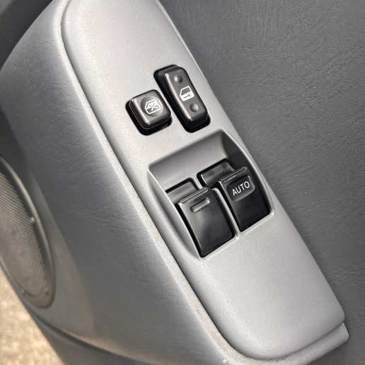 Toyota (XA20) RAV4 (2000-06) Window control console broken tab fix