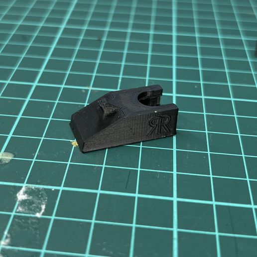 STL file Airsoft magazine speed loader adapter・3D printer design to
