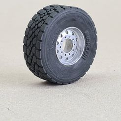 20220821_141809.jpg STL file 445/65R22,5 single tyres and 22,5x12,25 rims, 1/24 scale・3D printing design to download, modellbau1zu24