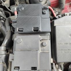 photo1685187196-1.jpeg STL file Fuse box cover alfa 159 battery・Design to download and 3D print