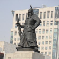 yi-sun-sin-statue-at-gwanghwamun-square.jpg Yi Sun-sin