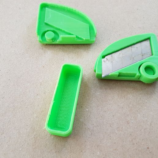 20210714_141530.jpg cutting knife with wheel