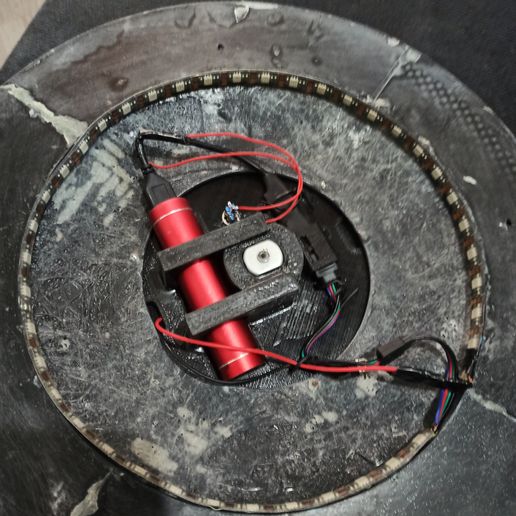 IMG_20250907_102420.jpg OVNI (Decoración con tiras de LED)