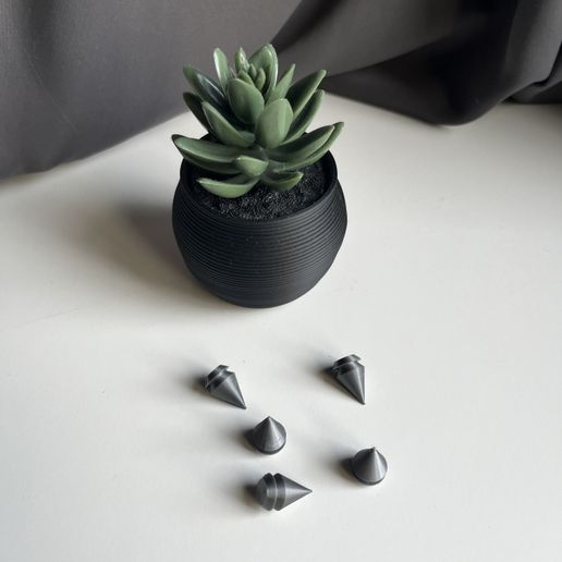 FullSizeRender-98.jpg CROC SHARP SPIKE CHARM