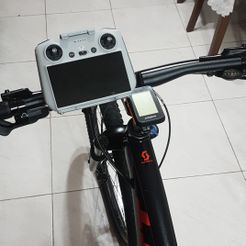 IMG_20221004_205700.jpg 3D file DJI RC bracket for bicycle or motorcycle・3D print model to download